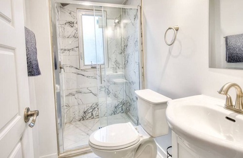 Pointe-Saint-Charles Apartamento | Amazing New renovated Apt