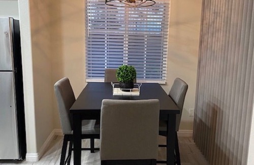 Rhodes Ranch Condominio | AMAZING newly renovated condo near LV strip!