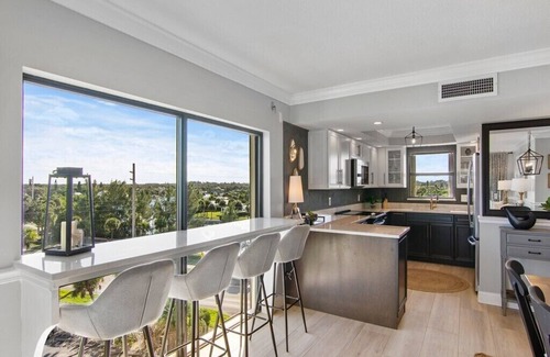 Central Beach Condominio | AMAZING OCEAN FRONT CONDO - TOP FLOOR - OCEAN VIEWS ALL AROUND!
