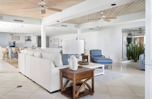 Central Beach Condominio | AMAZING OCEAN FRONT - TOP FLOOR PENTHOUSE- PLUS PIER - 3BDRM/4BATH - 3,600 SF