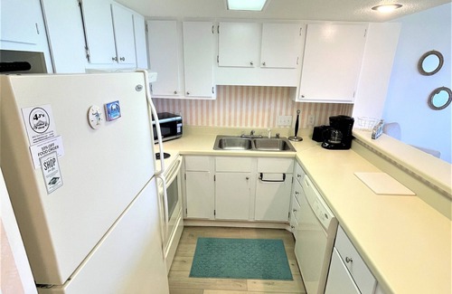 Emerald Isle Condominio | Amazing ocean view, 2 pools, easy beach access