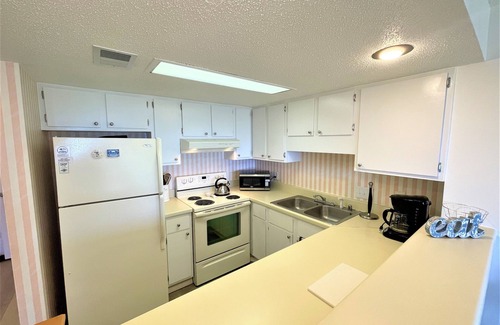 Emerald Isle Condominio | Amazing ocean view, 2 pools, easy beach access
