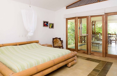 Portalón Casa | Casa Tucán, Casa Vacacional, Vistas al Mar, Catarata Privada