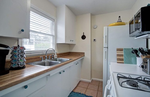 Dunedin Apartamento | Amazing one bed/bath apartment tucked away and private! One block from water!