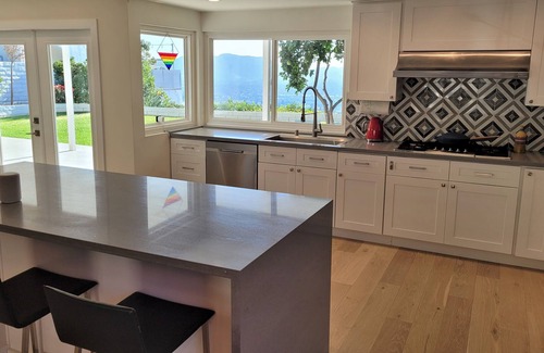 Burbank Casa | AMAZING PANORAMIC VIEWS and INFINITY HOT TUB at a modern, smart home