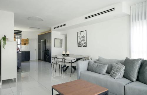 Haifa Apartamento | Amazing penthouse in the heart of Horev center BY MadrigalRentals