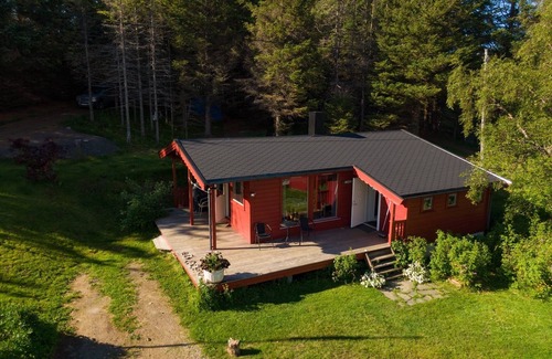 Vestvagøy Cabina | Amazing place with boat, kayak, SUP and mountain view. Wifi and free parking.