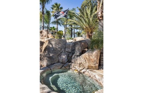 Menifee Casa | Amazing Pool Oasis Getaway with waterfall & slide! Instagram- resortliving4you