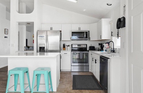 Lindfields Casa | Amazing Pool - Spacious 3BR House near Disney