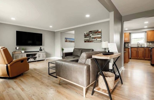 Roselawn Finance Casa | Amazing Pool & Walk to the Park