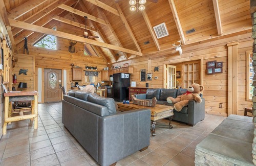 Ridgedale Cabina | Increíble cabina premium, bañera de hidromasaje, bañeras de hidromasaje, chimenea y pozo, cerca de Big Cedar - Moose Lodge