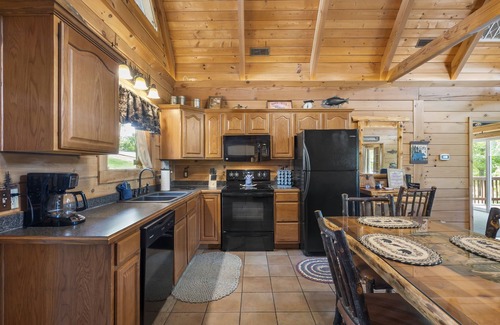 Ridgedale Cabina | Increíble cabina premium, bañera de hidromasaje, bañeras de hidromasaje, chimenea y pozo, cerca de Big Cedar - Moose Lodge