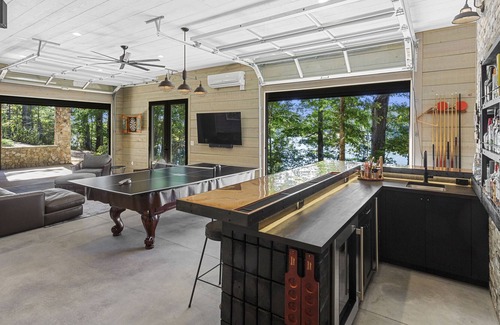 Gainesville Casa | Amazing Privacy at Waters Edge. Upscale for Executive & Family Getaway