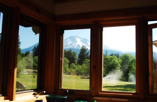 Mount Shasta Casa | ¡La escapada perfecta a la montaña! ¡Tranquilidad, senderismo de clase mundial y pesca con mosca!