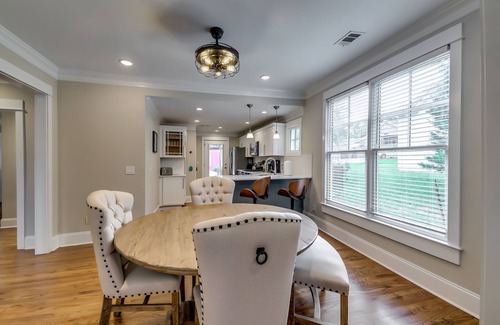 Eagan Park Casa | Amazing, remodeled, charming getaway w/ swimming pool, close to fun and dining!