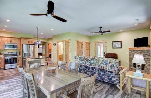 Tainter Lake Casa | Amazing River House with covered patio! Sleeps 10-14. Kayaks,Fireplace,Games.