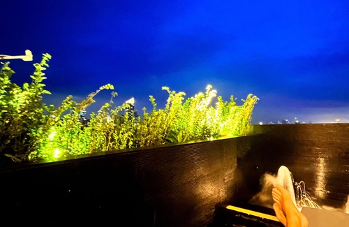 Valenzuela Apartamento | Amazing Romantic view L-pools Gramercy Makati 1212