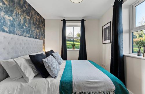 Mells Casa | Amazing Rural Retreat in The Cotswolds - Parking