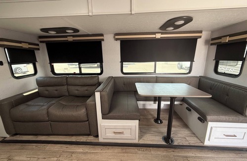 Round Top Casa | Amazing RV with AC in charming Round Top