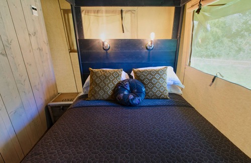 Littleport Cabina | Amazing Safari Lodge With Wild Swimming Lake