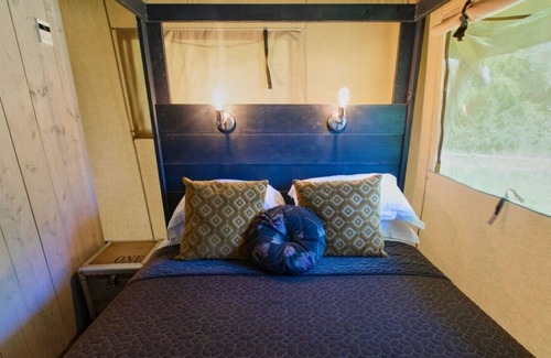 Littleport Cabina | Amazing Safari Lodge With Wild Swimming Lake