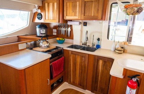 Antoneys Cay Alquiler De Eote | Amazing Sailboat Vacation! All-Inclusive Catamaran Charter Roatan