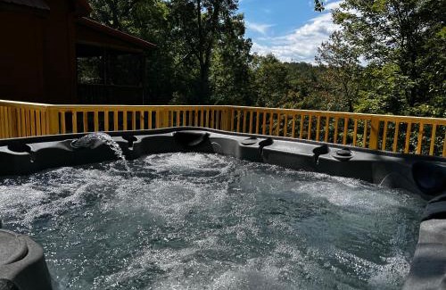 Lake Lure Casa | Amazing Screened Porch, HotTub, Relax, Recharge, Private Lake Access Riverbend