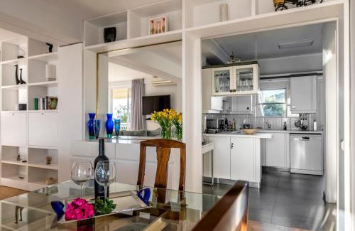 Vouliagmeni Apartamento | Amazing Seafront Apartment Athens Riviera