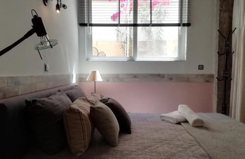 Nafplion City Centre Apartamento | Amazing Semi-Basement Art Apartment easy walk to Nafplio centre
