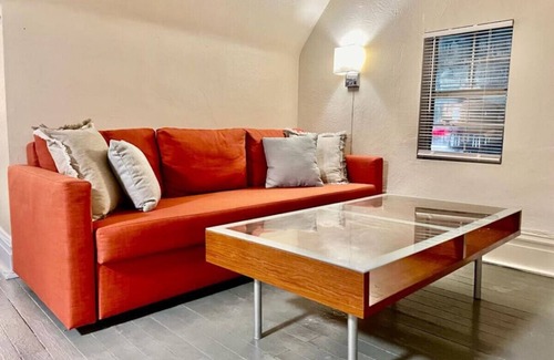 South Hills Casa | *Amazing* Sleeps 19 w/ 14 beds @ Downtown Location