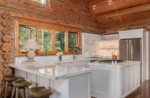 Mountain Village Chalet De Esquí | Amazing slopeside mountain lodge with hot tub