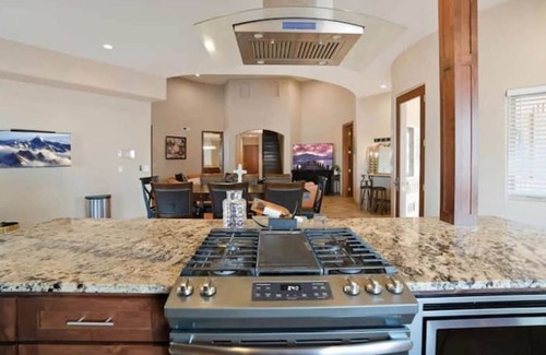Los Lunas Casa | Amazing Spacious Castle House!