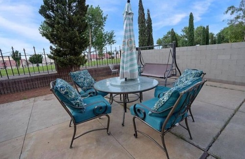 Los Lunas Casa | Amazing Spacious Castle House!
