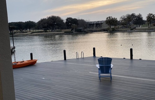 Horseshoe Bay West Casa | Amazing spot on the lake across from #12 Applerock tee box! Sleeps 10-12 people