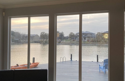 Horseshoe Bay West Casa | Amazing spot on the lake across from #12 Applerock tee box! Sleeps 10-12 people