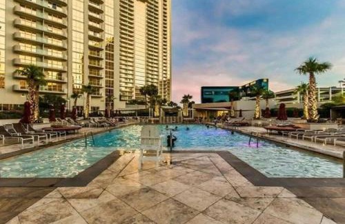 Las Vegas Casa | Amazing Studio No resort Fee Free Parking Strip View MGM 4607