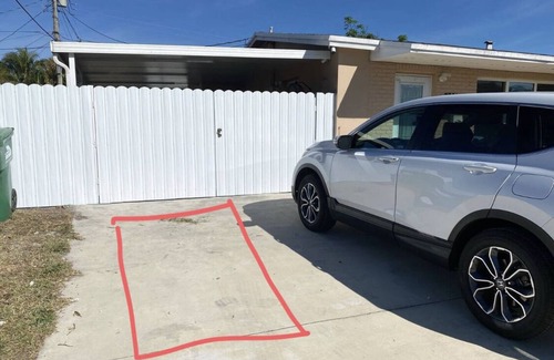 Carol City Apartamento | Amazing studio with parking on premises