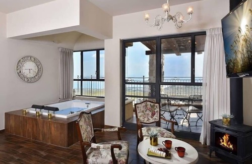 Artists Colony Apartamento | Amazing Suite with Galilee View