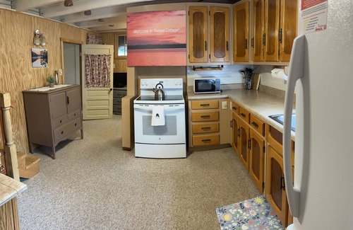 Orono Cabaña | Amazing Sunset Cottage on Pushaw Lake in Maine