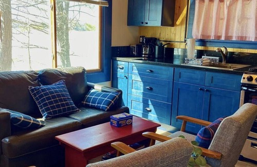 St Germain Cabina | Amazing Sunset Views on Romantic Lakefront Cabin