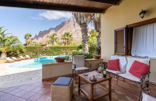 Custonaci Villa | Amazing sunset with swimming pool