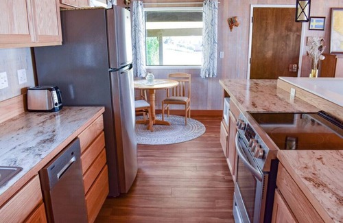 Lummi Island Casa | Amazing sunsets, Stunning views, beach access, cozy house, great deck