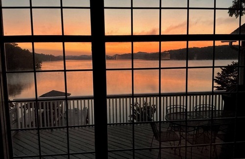 Loudon Casa | Amazing! Tellico village lake house with dock!