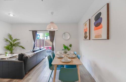 Golden Glades Casa | Amazing Townhouse 15 minutes from the Beach