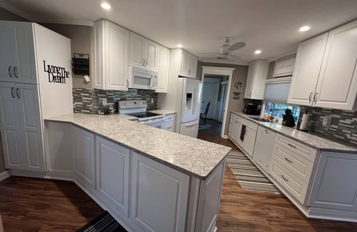Laurel Casa | Amazing updated 2/2 Nokomis home with heated pool!