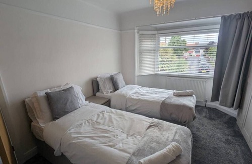 Greasby Casa | Amazing Upton Garden Retreat