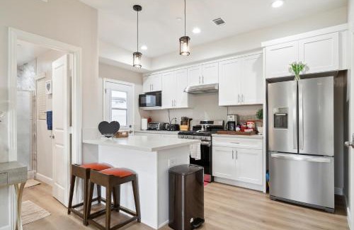 Midway City Casa | Amazing Value with High Comfort, 14 Guests for 4BR by Disneyland, Beaches, Rodeo 39 & More
