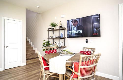 Midway City Casa | Amazing Value with High Comfort, 14 Guests for 4BR by Disneyland, Beaches, Rodeo 39 & More