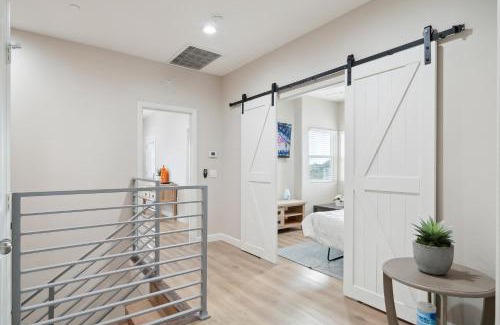 Midway City Casa | Amazing Value with High Comfort, 14 Guests for 4BR by Disneyland, Beaches, Rodeo 39 & More