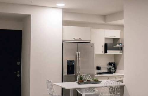 Pavas Casa | amazing view, 20th floor, near the airport.